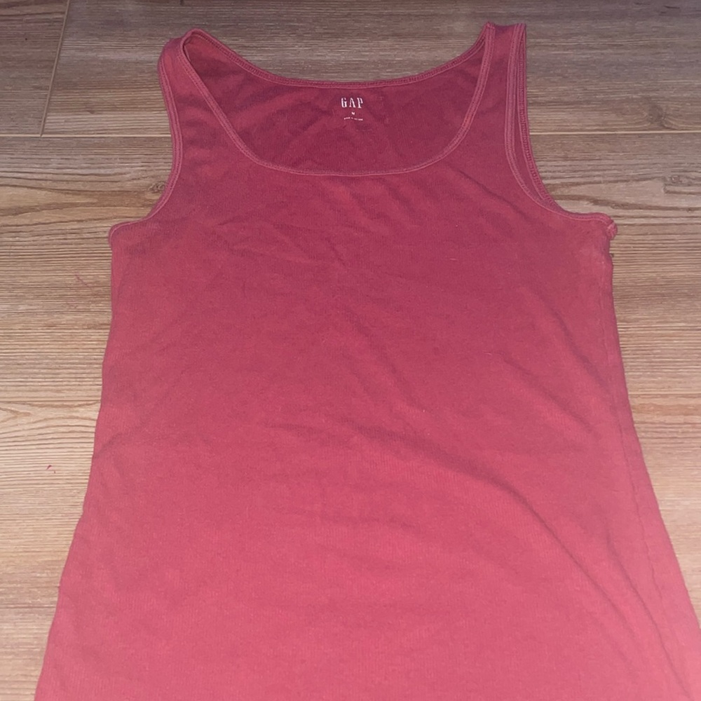 gap maroon tank top